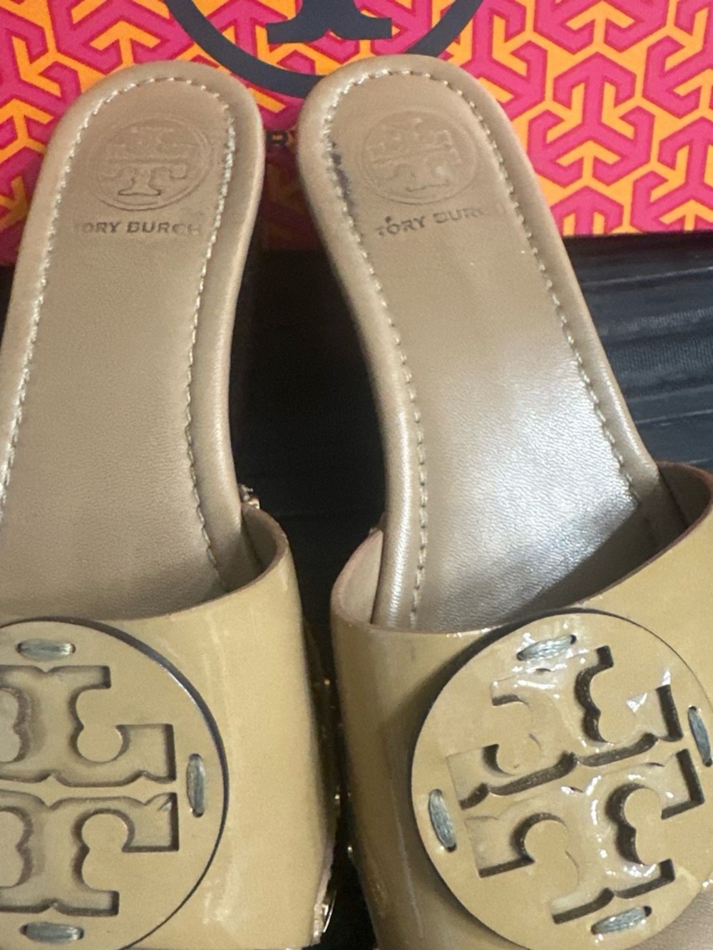 Tory Burch Beige Patent Leather Wedge Slide Mules with Logo Medallion - Picture 3 of 4